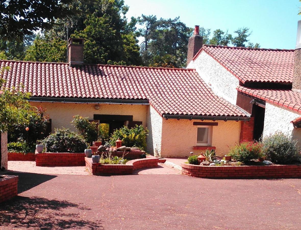 " Village Tonneaux De Tirpoil " Montilliers Экстерьер фото