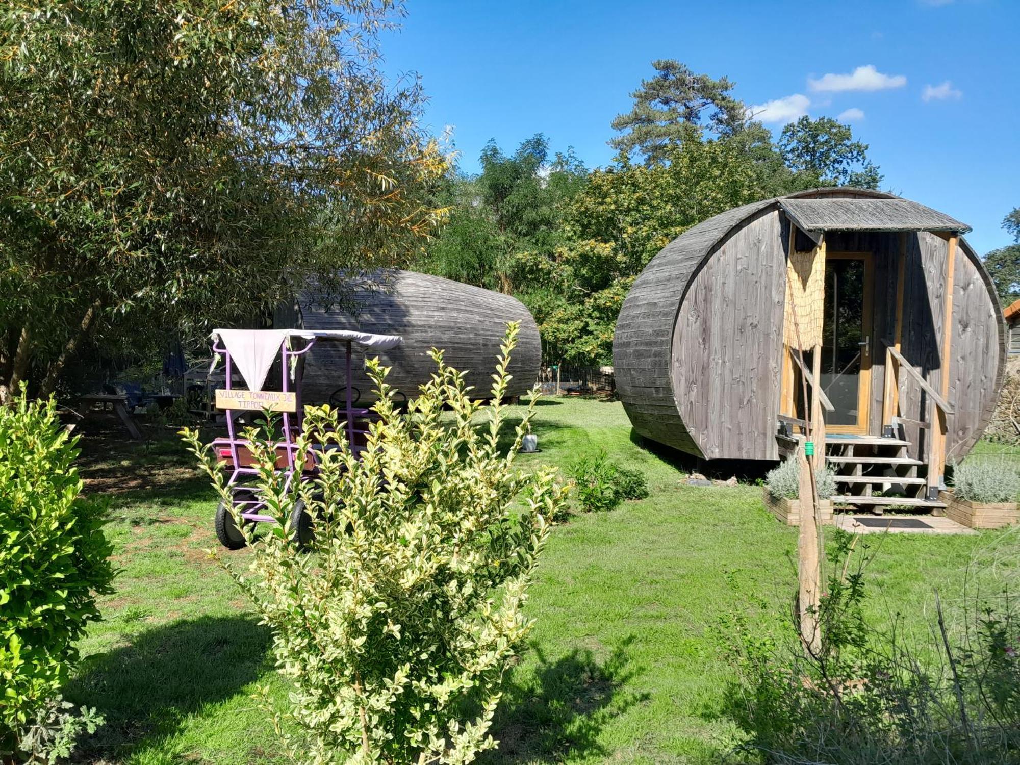 " Village Tonneaux De Tirpoil " Montilliers Экстерьер фото